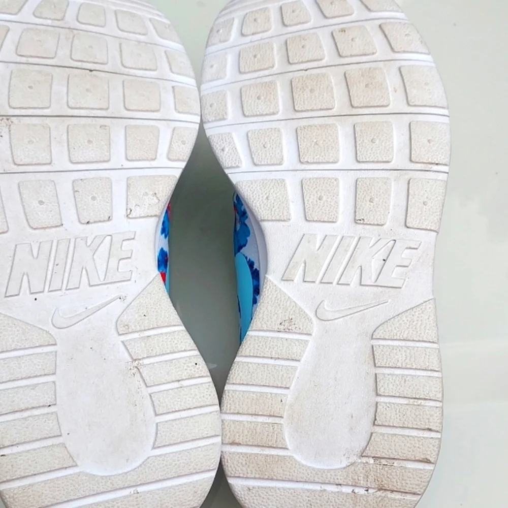 Nike Shoes - Picture 8 of 8